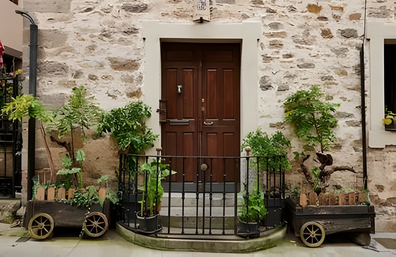 Vastu Guidelines for Main Doors by Dr. Aditya Shastri, Best Vastu Specialist in Mumbai, India.